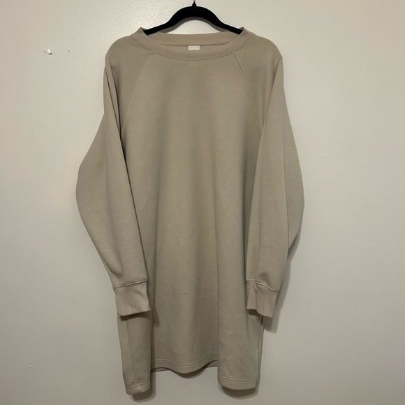 H&M Tops - H&M • Tunic length crewneck Sweatshirt